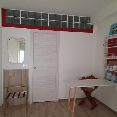 פסקיארה דל גארדה Adg Emilia 10 Appartamenti Del Garda מראה חיצוני תמונה
