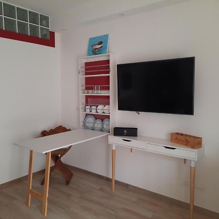 פסקיארה דל גארדה Adg Emilia 10 Appartamenti Del Garda מראה חיצוני תמונה